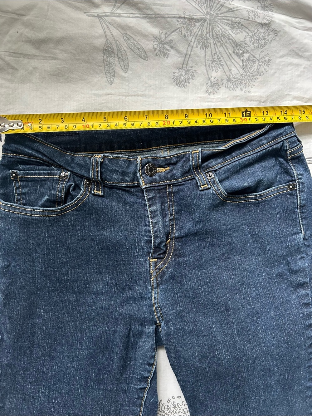 Levi's Slim Jeans Dark Wash Blue Size 31 Excellent Condition - Picture 9 of 11